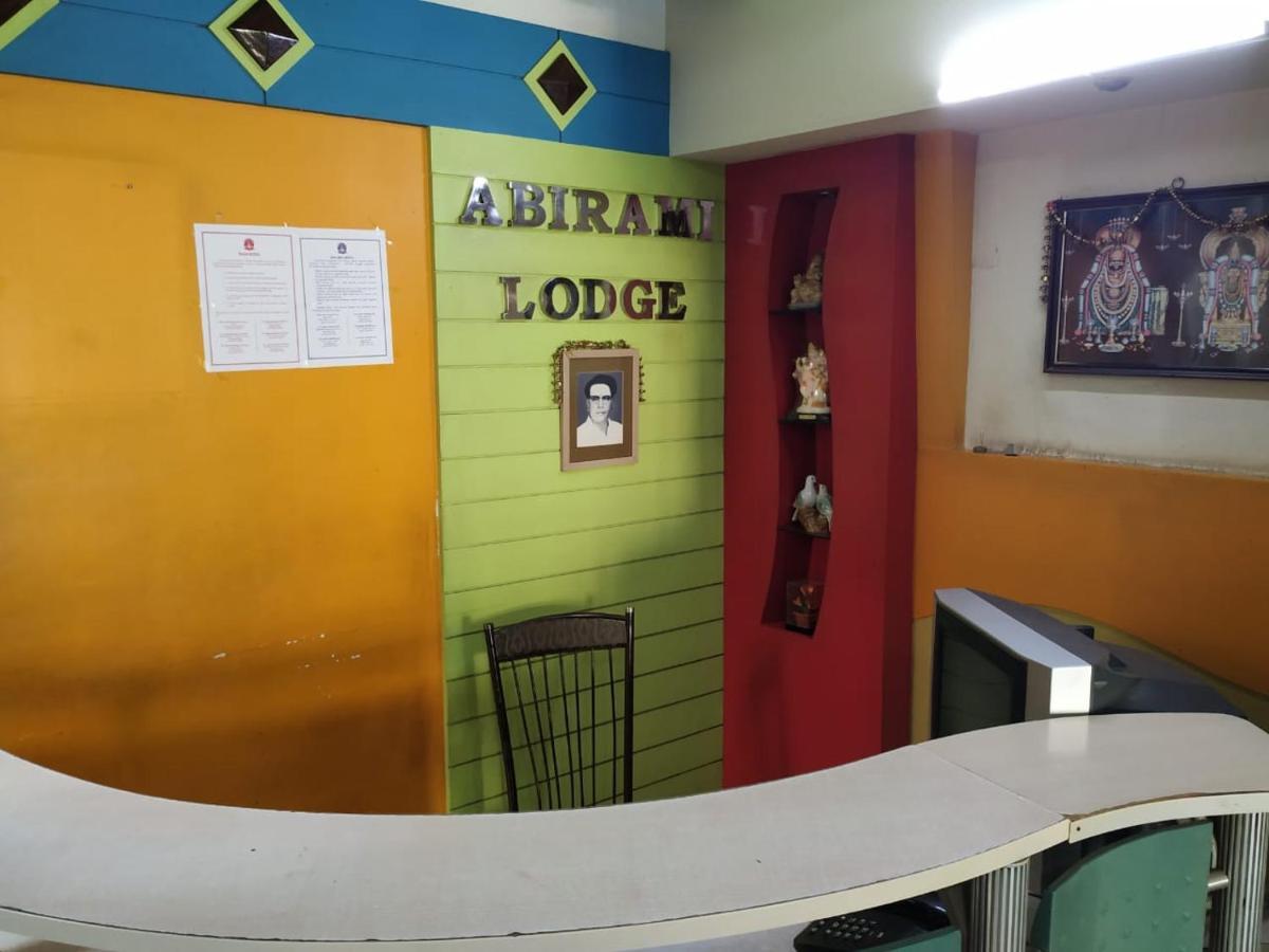 Abirami Lodge Tiruvannāmalai Exteriör bild